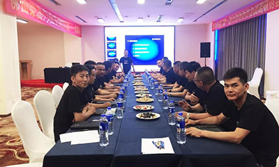 榮高伸縮門首屆代理商委員會戰(zhàn)略研討會于成都勝利召開！